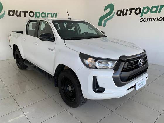TOYOTA HILUX 2.8 D-4D TURBO DIESEL CD SR 4X4 AUTOMÁTICO